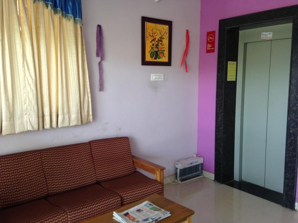 Oyo 4355 Goodland Inn Chennai Esterno foto